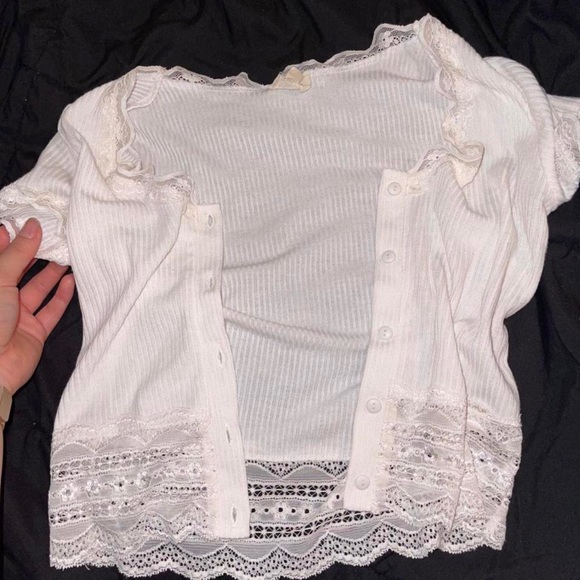 White Lace Cropped Tee - Picture 4 of 4
